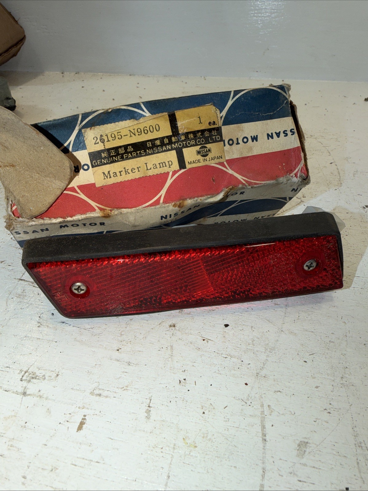 NOS OEM Nissan 26195-N9600 LH Side Marker Assembly 1980 200SX DX & SL Submodels NOS OEM Nissan 26195-N9600 LH Side Marker Assembly 1980 200SX DX & SL Submodels