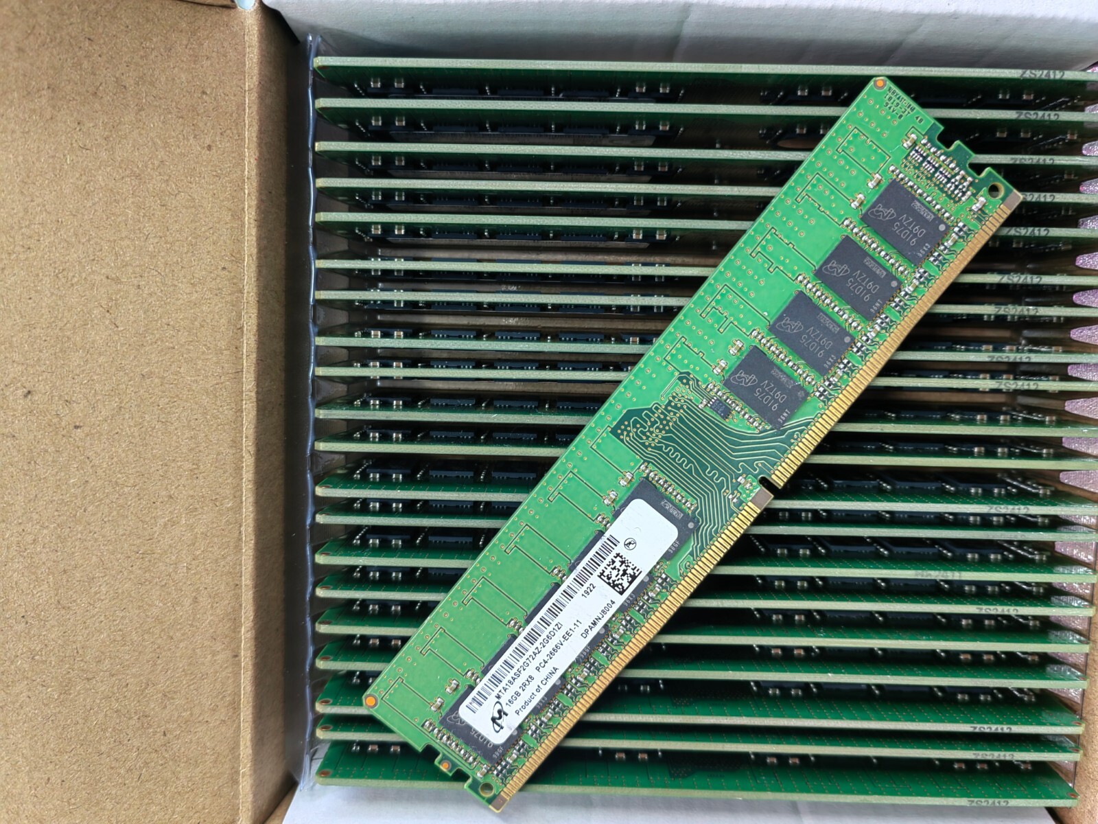 Micron 16GB DDR4 2666 ECC UDIMM RAM 2Rx8 PC4-21300 MTA18ASF2G72AZ-2G6D1 288pin Micron 16GB DDR4 2666 ECC UDIMM RAM 2Rx8 PC4-21300 MTA18ASF2G72AZ-2G6D1 288pin