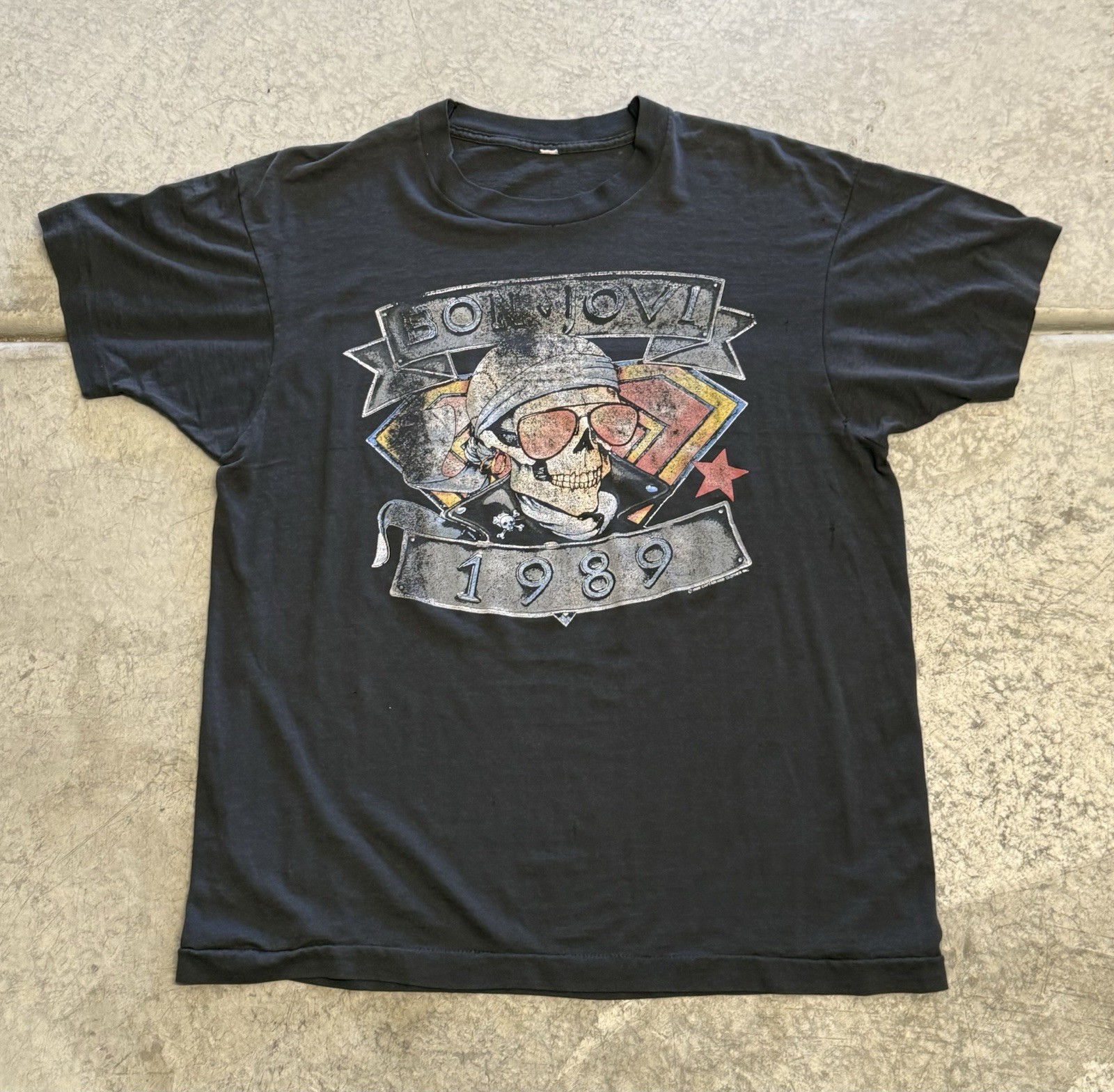 True Vintage 1989 Bon Jogi We’re Back Kickin’ Ass Band Music Rock Faded Tee L