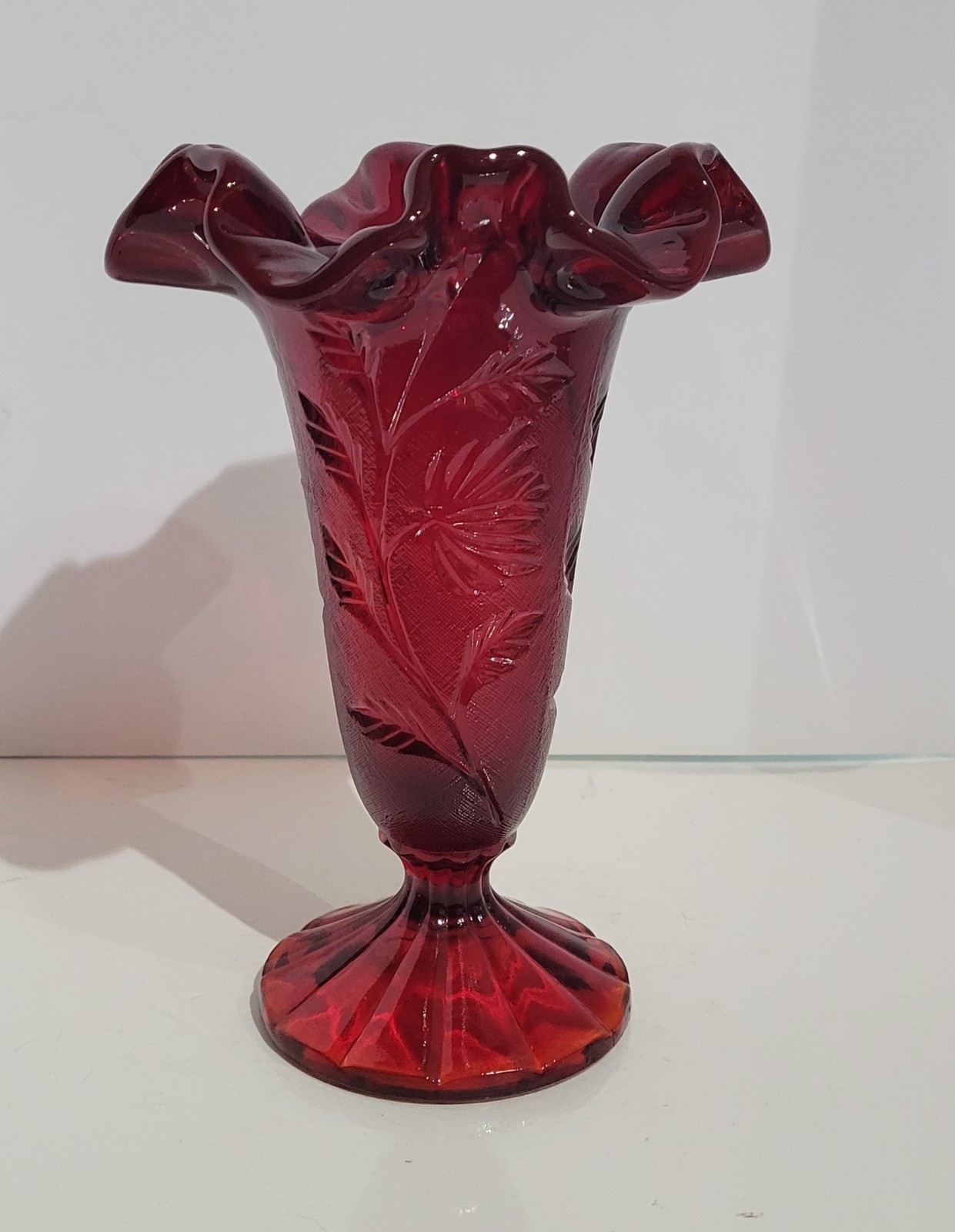 Vintage Fenton Red Ruby Glass Tulip Vase 7689 RU Vintage Fenton Red Ruby Glass Tulip Vase 7689 RU
