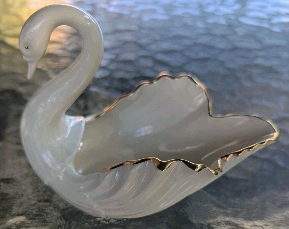 Vintage Lenox Swan Figurine 24K Gold Accents 120th Anniversary Dish Vintage Lenox Swan Figurine 24K Gold Accents 120th Anniversary Dish