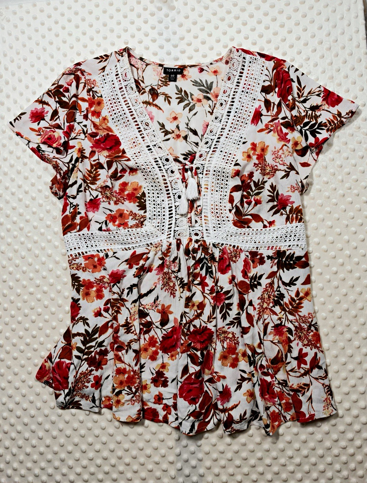 Torrid Womens Size 00 Floral Lace Trim Crochet Babydoll Blouse Tassel Top Medium