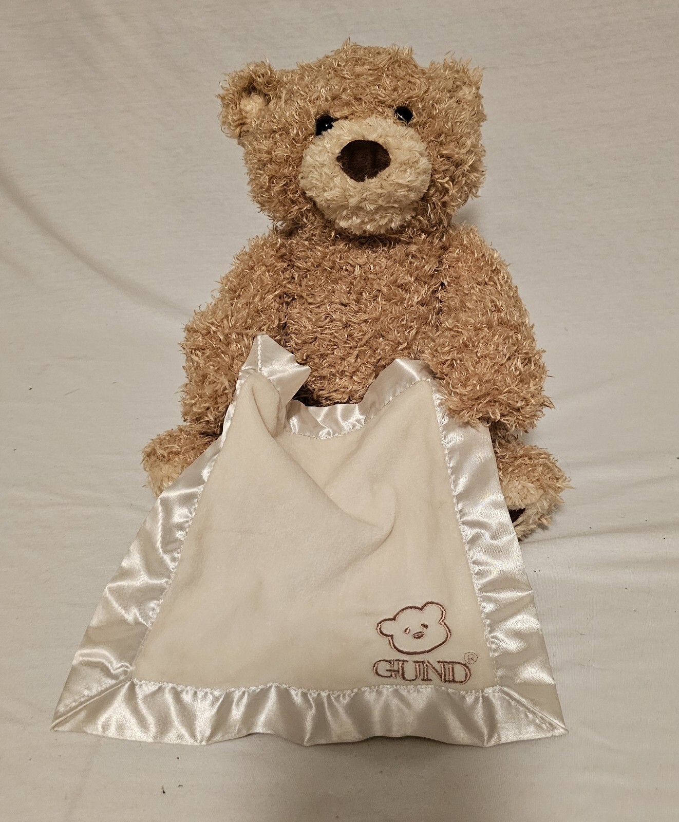 Gund Peek a Boo Teddy Bear Plush Baby Speaks Laughs Hides Face With Blanket
