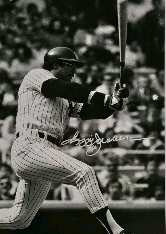 REGGIE JACKSON AUTO/SIGNED Original B/W PHOTOGRAPH 1977 WS NY Yankees 10x14 Big