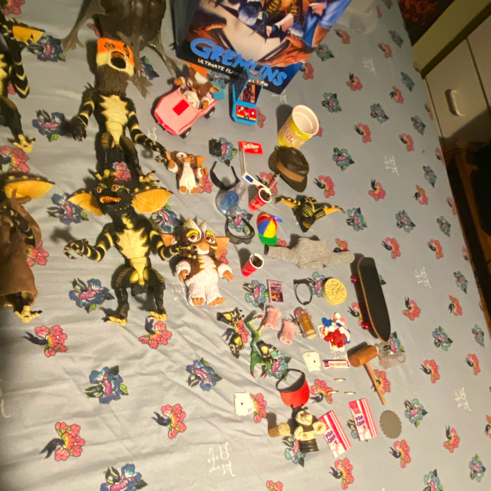 NECA Gremlins Ultimate Flasher Gremlin & Gizmo Mixed Lot w/ Box Accessories NECA Gremlins Ultimate Flasher Gremlin & Gizmo Mixed Lot w/ Box Accessories