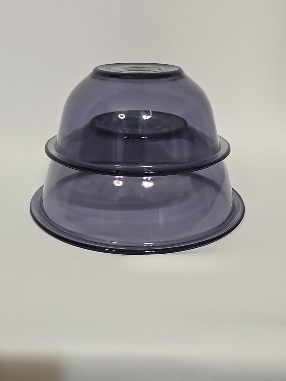 Set of  2Vintage Pyrex Purple Amethyst Glass Nesting Mixing Bowls 322 323 