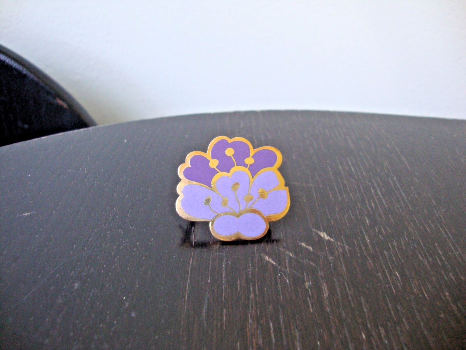 Vtg Samuel Huang Cloisonne Cherry Blossom Purple & Lavender Gold Tone Scarf Clip Vtg Samuel Huang Cloisonne Cherry Blossom Purple & Lavender Gold Tone Scarf Clip