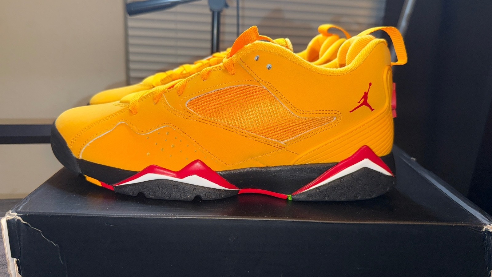 10.5m Jordan MVP 92 yellow black red sneakers 10.5m Jordan MVP 92 yellow black red sneakers