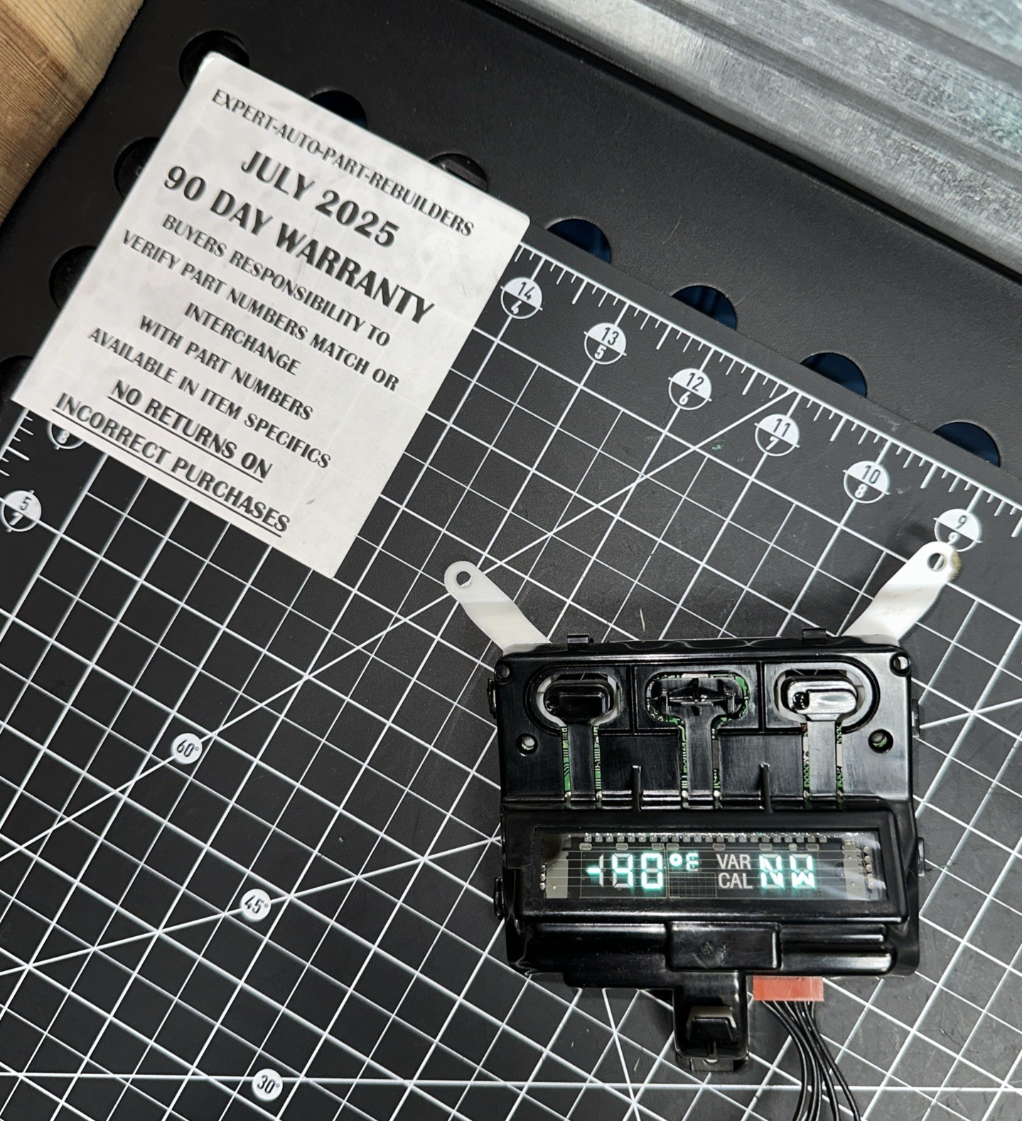 1995 2001 FORD EXPLORER SPORT OVERHEAD DIGITAL COMPASS TEMPERATURE DISPLAY OEM 1995 2001 FORD EXPLORER SPORT OVERHEAD DIGITAL COMPASS TEMPERATURE DISPLAY OEM