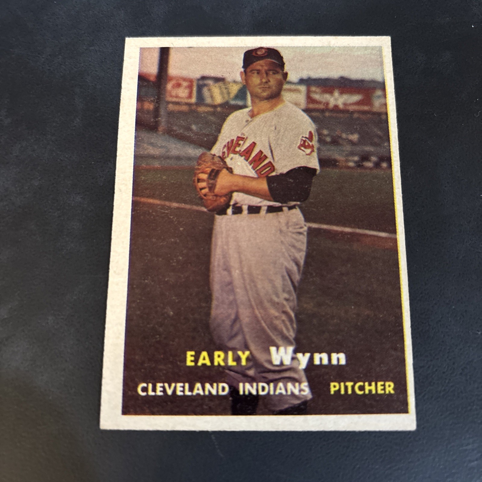 1957 Topps - Early Wynn #40