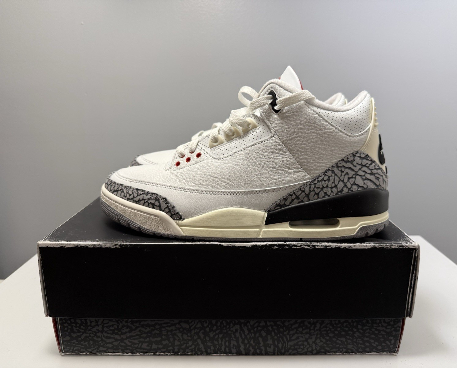Nike Air Jordan 3 Men’s Mid Top Lace-Up Leather Colorblock Sneakers Nike Air Jordan 3 Men’s Mid Top Lace-Up Leather Colorblock Sneakers