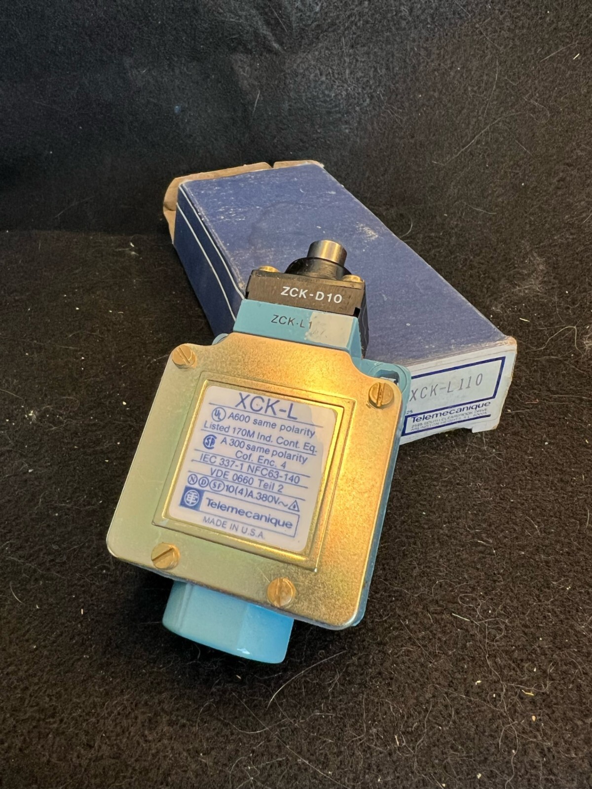 TELEMECANIQUE XCK-L 110  LIMIT SWITCH NOS