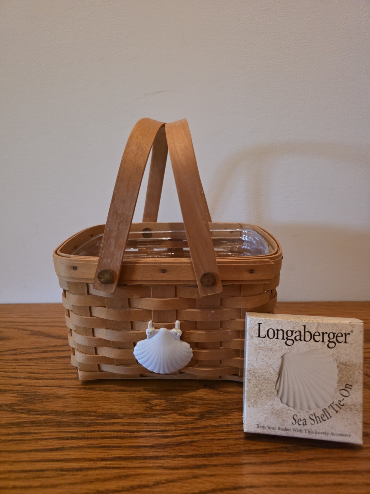 1999 Longaberger Seashell Basket w/ Seashell Tie-On & Protector 1999 Longaberger Seashell Basket w/ Seashell Tie-On & Protector