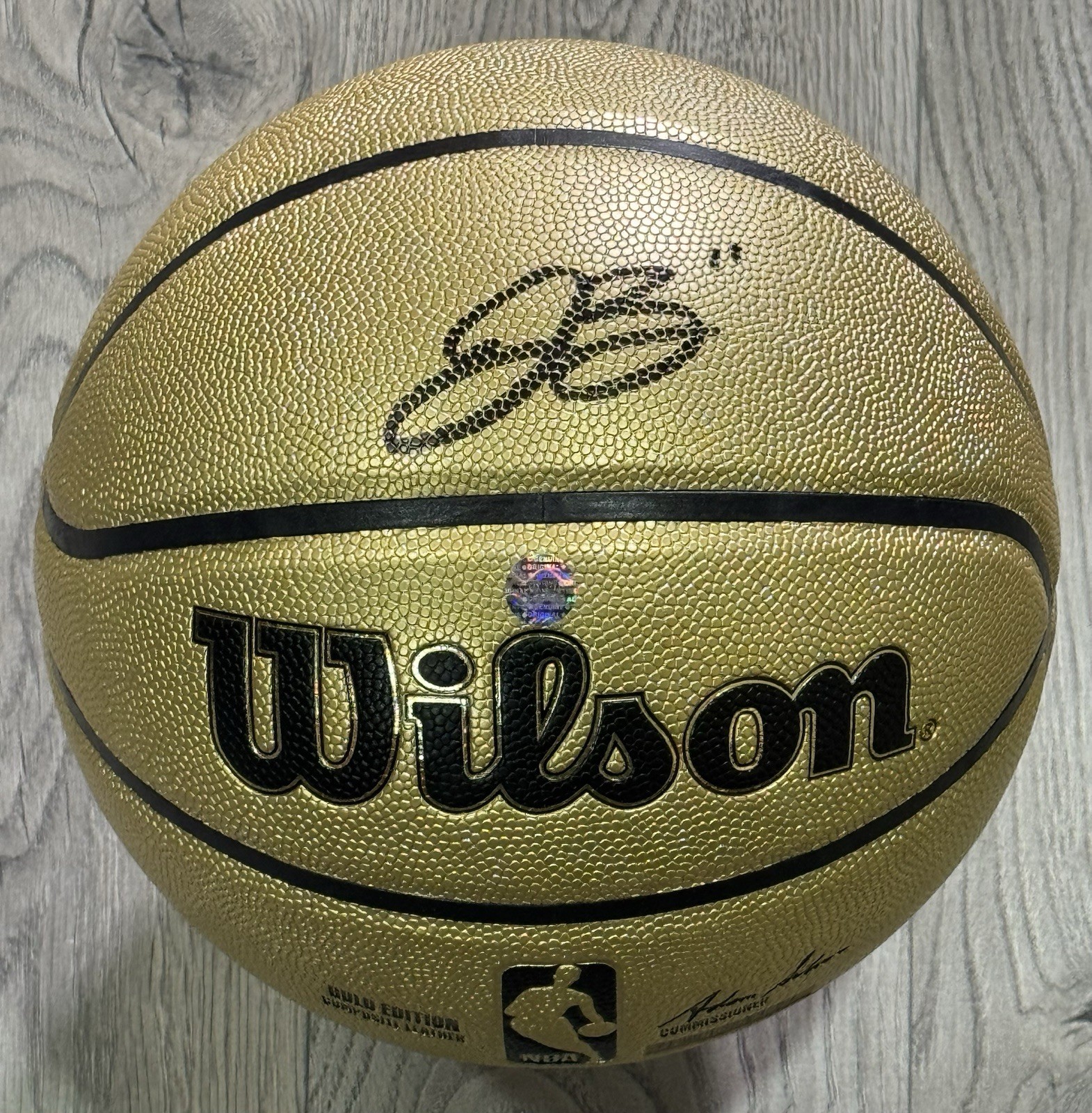 JALEN BRUNSON - NEW YORK KNICKS - Autographed GOLD BASKETBALL w/COA JALEN BRUNSON - NEW YORK KNICKS - Autographed GOLD BASKETBALL w/COA