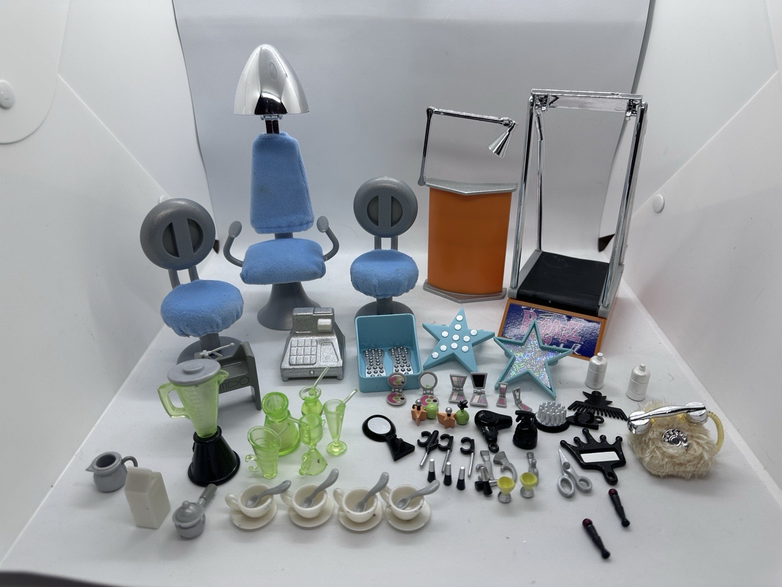 Huge Vtg Bratz Accessories Lot Stylin\' Salon \'N Spa More MGA Y2K