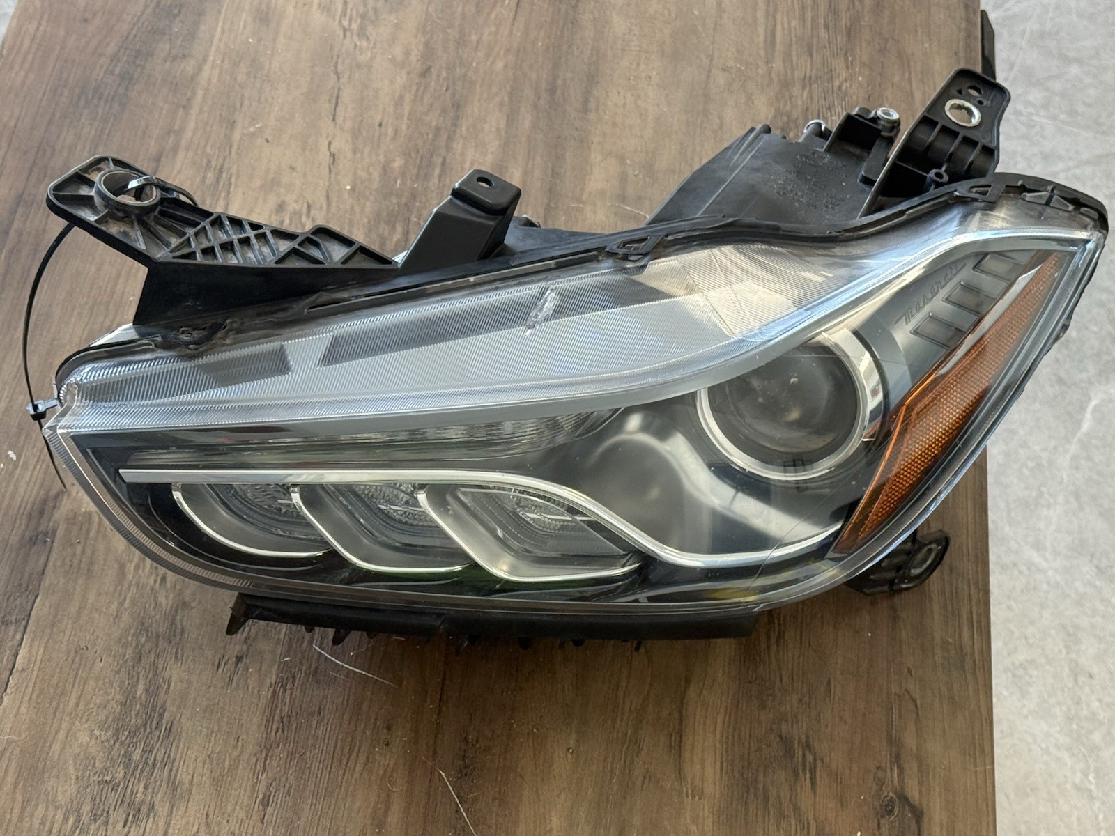 2014-2017 MASERATI GHIBLI LEFT ( DRIVER ) XENON HEADLIGHT OEM 670005475 2014-2017 MASERATI GHIBLI LEFT ( DRIVER ) XENON HEADLIGHT OEM 670005475