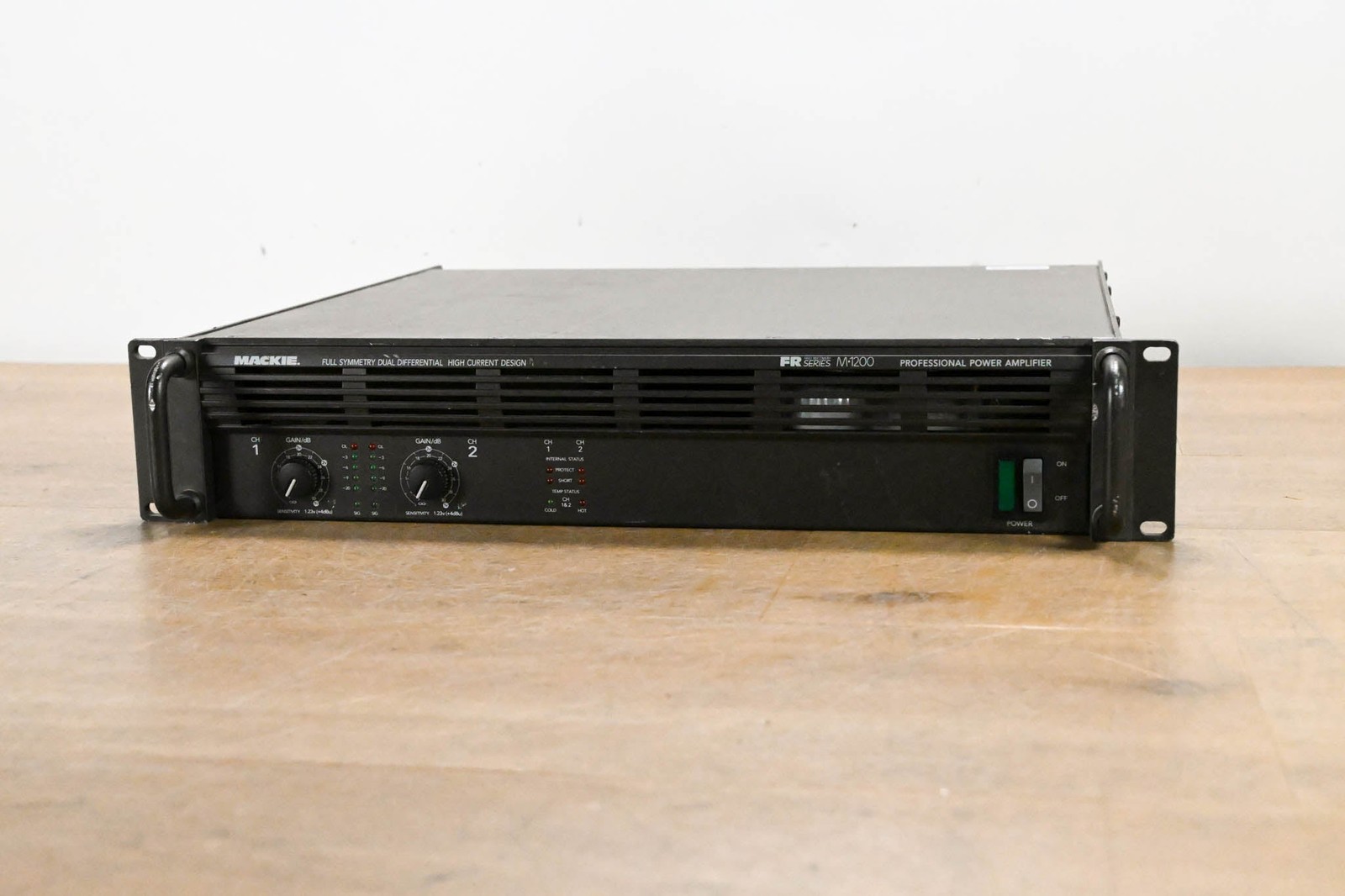 Mackie M-1200 FR Series 2-Channel Power Amplifier CG0145A