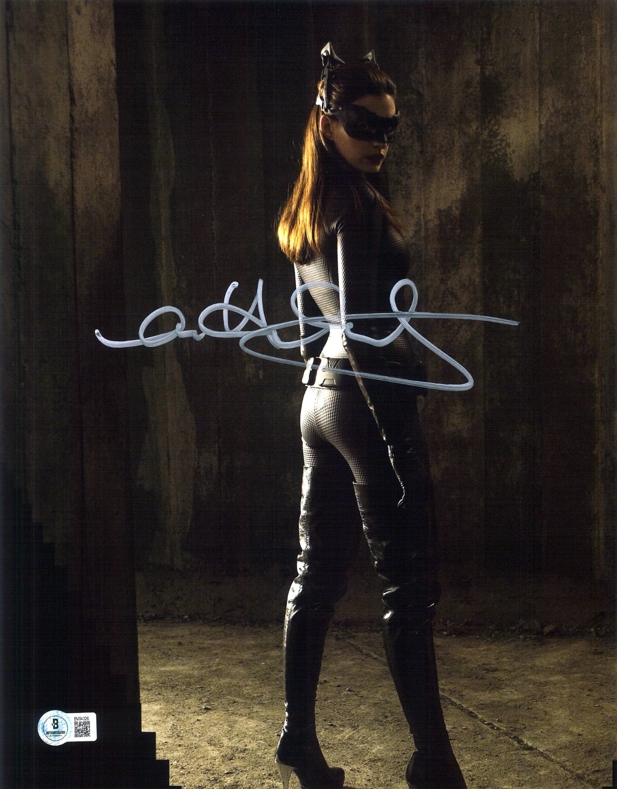 Anne Hathaway Signed Auto The Dark Knight Rises 11X14 PHOTO Beckett BAS Catwoman