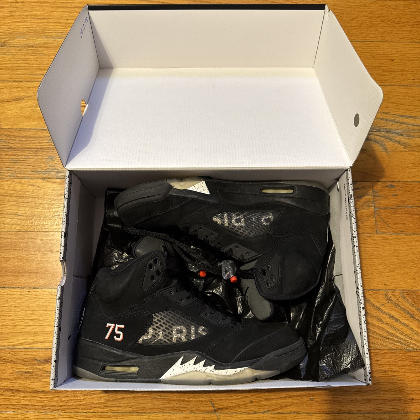 Size 9.5 - Paris Saint-Germain x Air Jordan 5 Retro Black barely worn VNDS