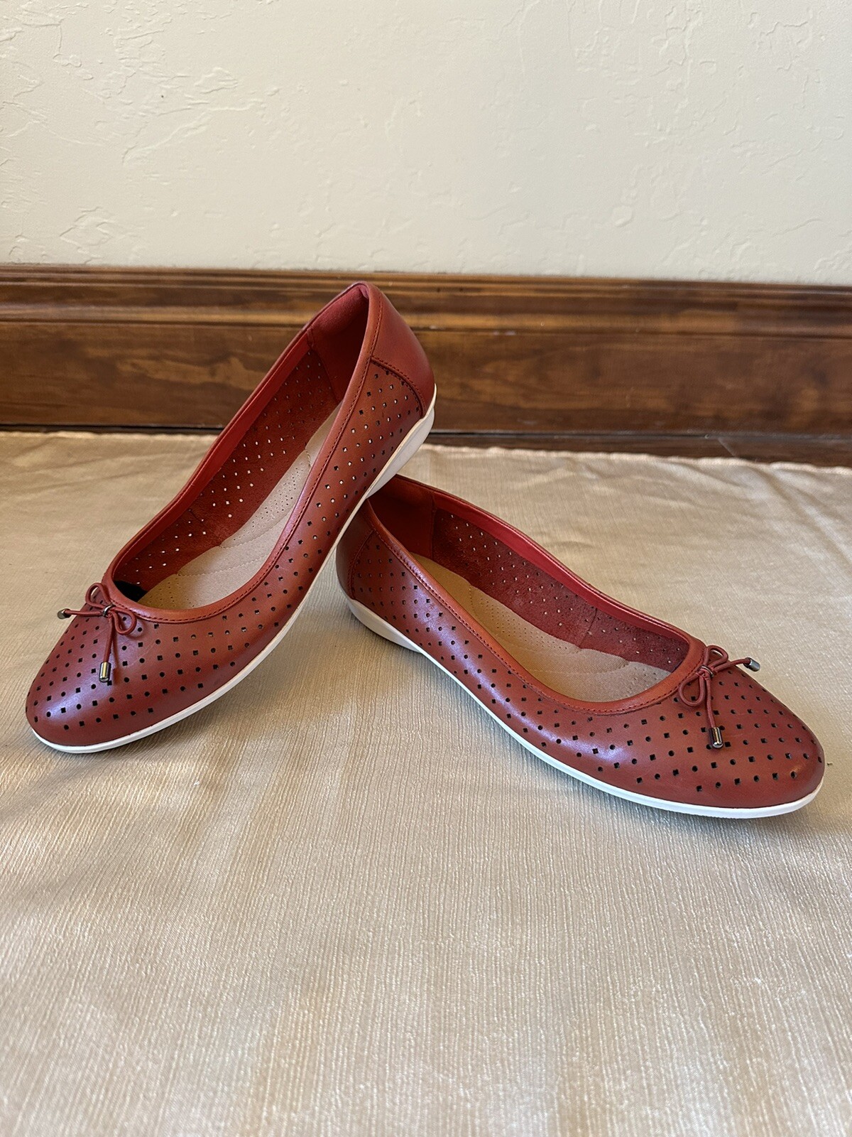 Collection by Clarks Cloud Stepper Soft Cushion Ballet Flats Red Polka BowSz 9.5