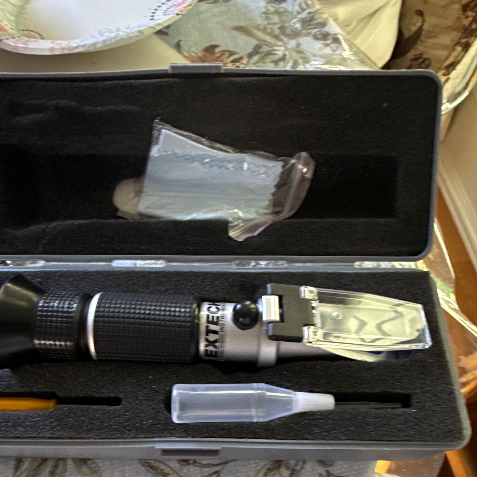 Extech Instruments RF40 Handheld Refractometer Kit with Case for Lab Use