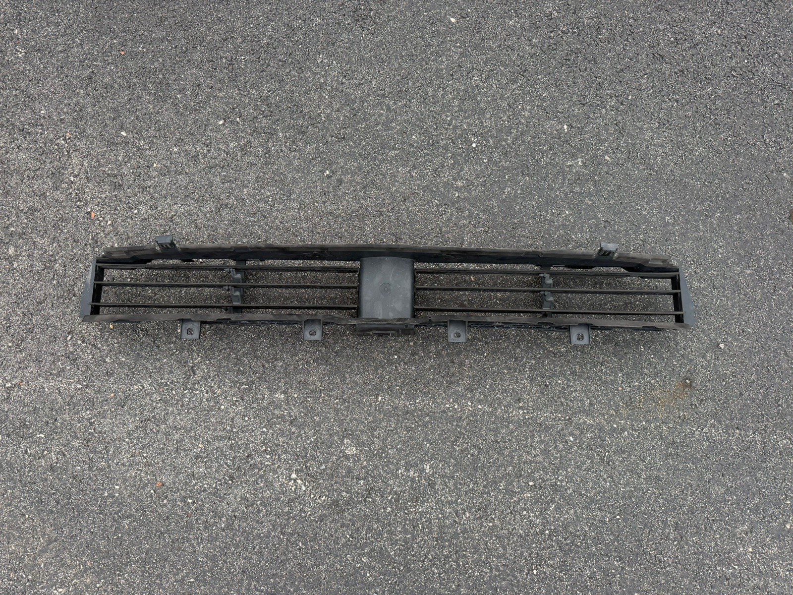17-20 BMW 530e 530 540  G30 Front Lower Radiator Air Shutter Grille Assembly OEM