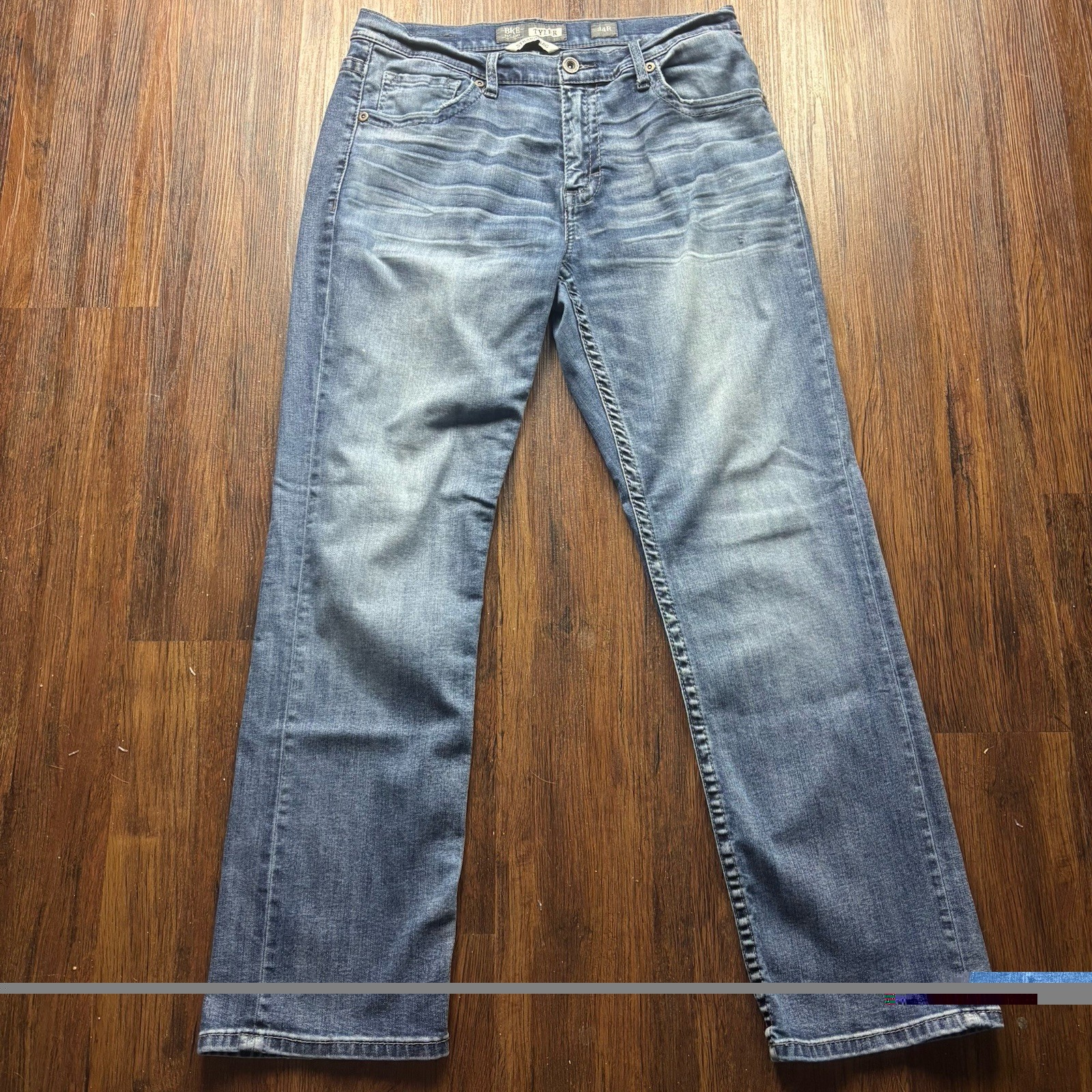 BKE Tyler Straight Leg Jeans Distressed Whiskered Light Wash Men’s Size 34R BKE Tyler Straight Leg Jeans Distressed Whiskered Light Wash Men’s Size 34R