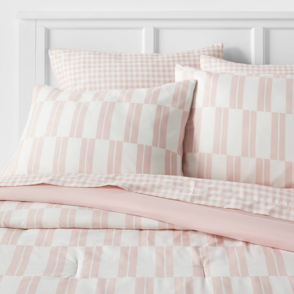 7pc Full Dash Stripe Printed Microfiber Reversible Comforter & Sheets