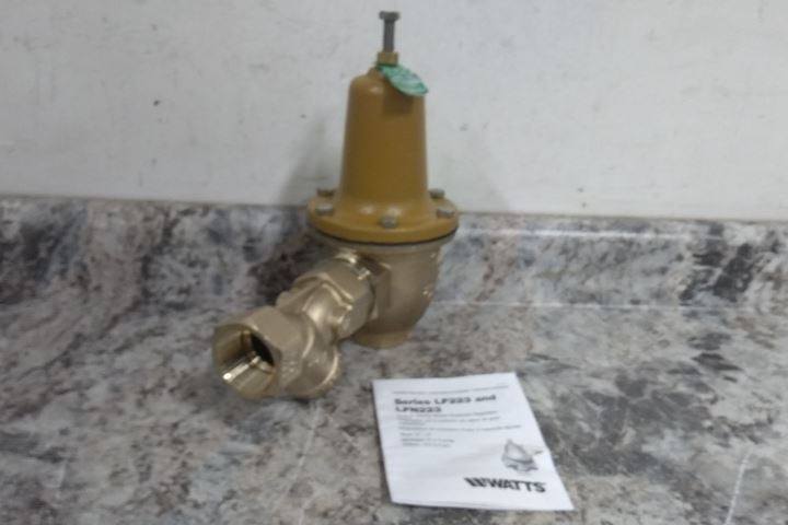 Watts 1-1/4 LF223-S 1-1/4 In Inlet/Outlet Brass Body Water Pressure Regulator