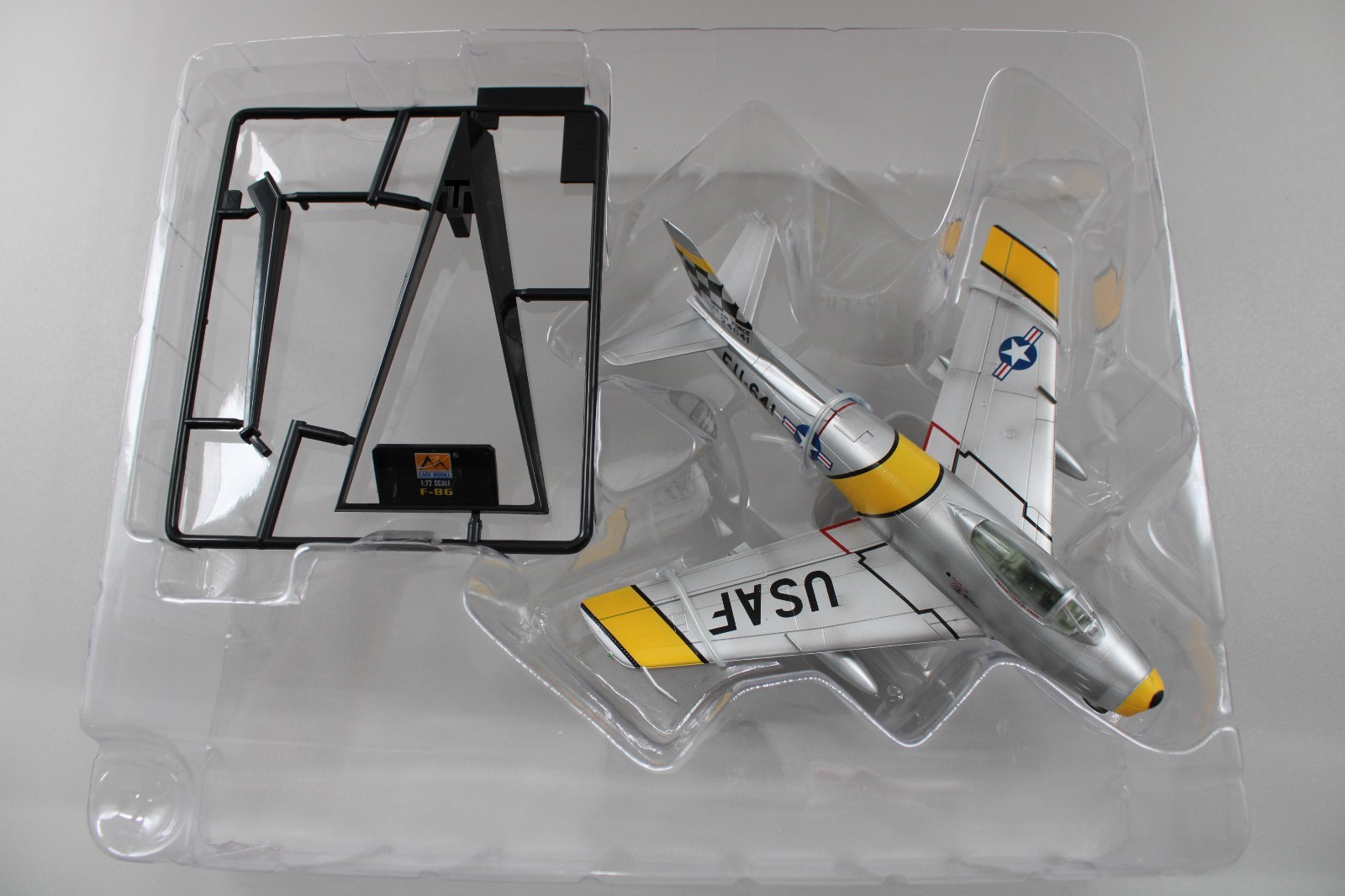Easy Model 1/72 USAF F-86 F30 USAF Pilot Chrls McSain, Korea 1953 #37104 model Easy Model 1/72 USAF F-86 F30 USAF Pilot Chrls McSain, Korea 1953 #37104 model