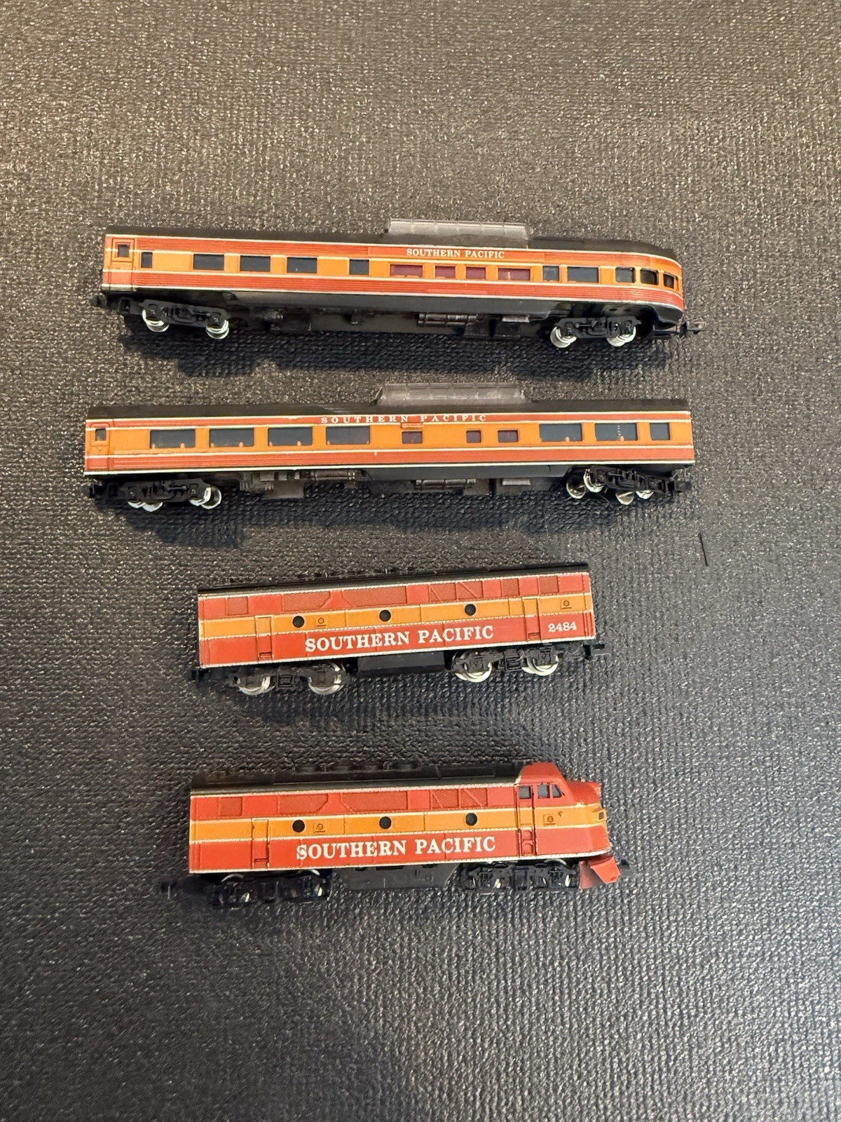 N-Scale Con-Cor Domed Passenger Observation Car SP Daylight Diesel Engine B Unit
