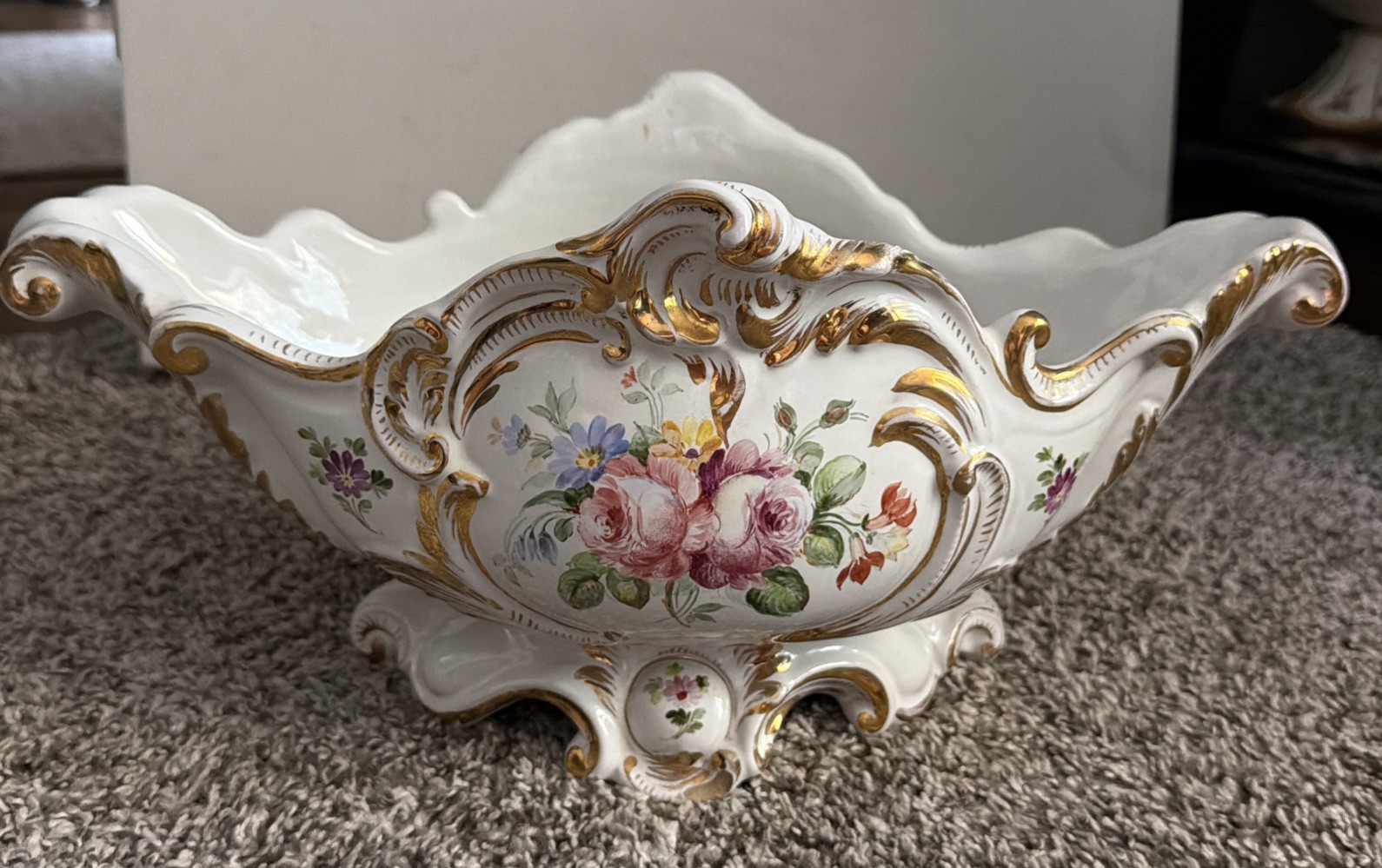 Piece Ugo Zaccagnini Antique Hand Painted Pottery Center Italy D.903/A Piece Ugo Zaccagnini Antique Hand Painted Pottery Center Italy D.903/A