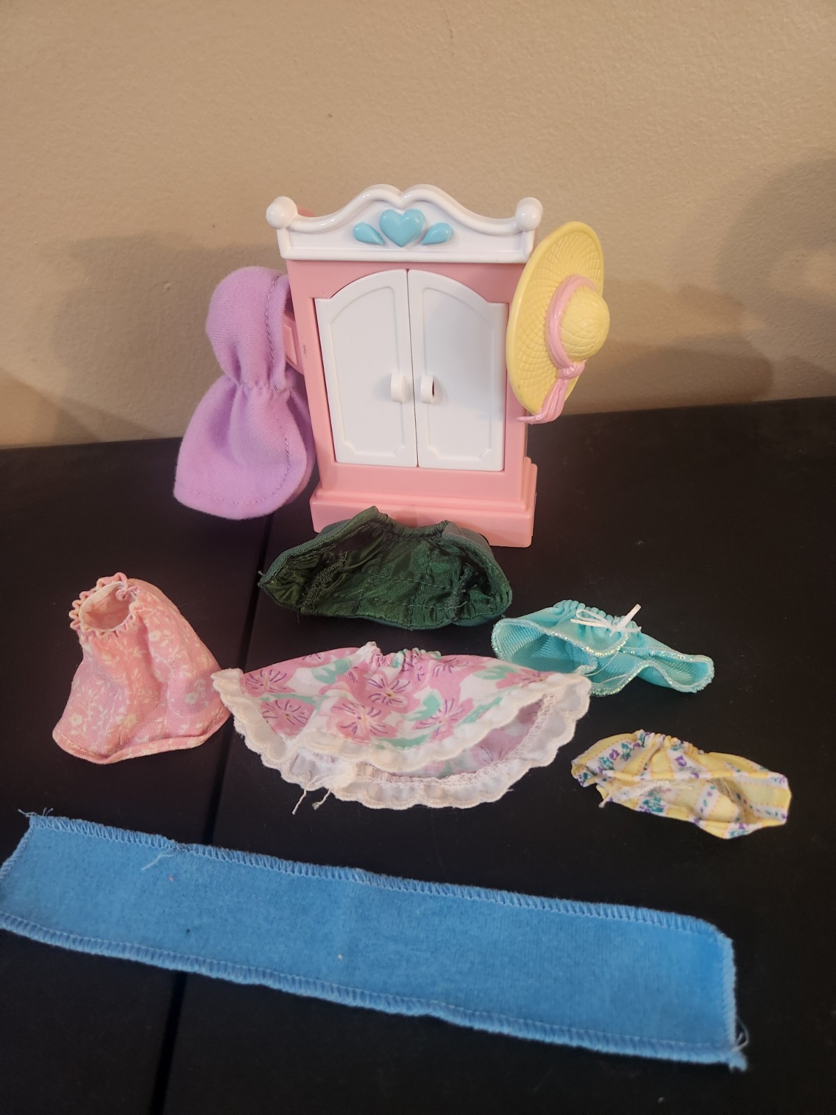 Vtg Fisher-Price Dream Dollhouse Dream Wardrobe Set COMPLETE #74642 Clothes Hat