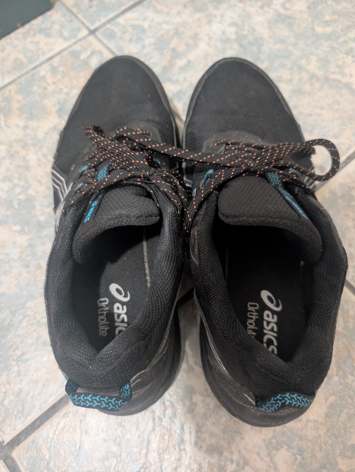asics mens shoes 9.5 gel-venture 9 Good condition
