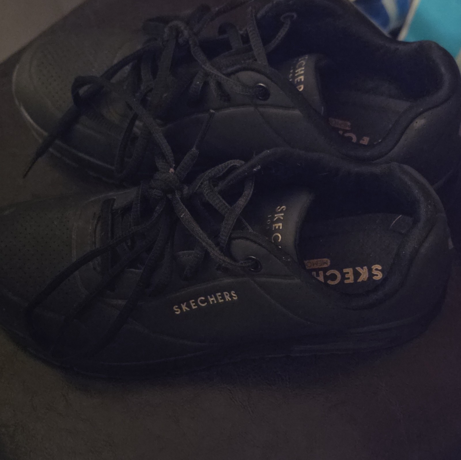SKECHERS Men’s Black Low Top Lace-Up Athletic Sneakers Solid Style 73690