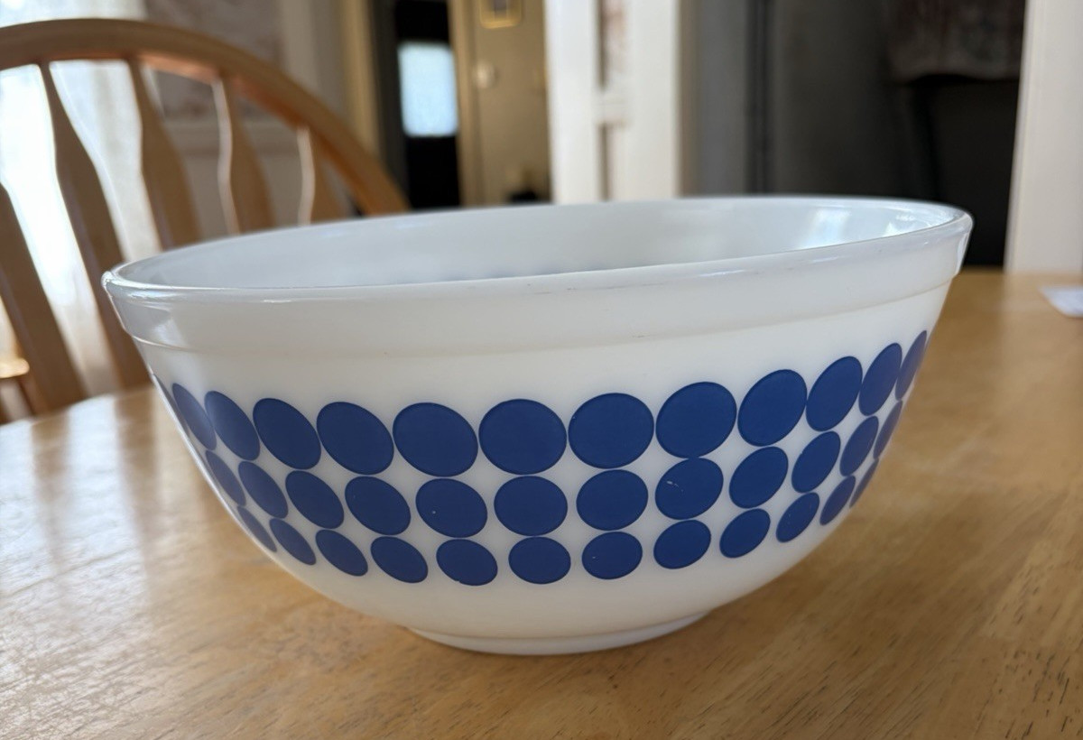 Vintage PYREX Ovenware #403 Blue Polka Dot 2 1/2 Qt Mixing Nesting Bowl Vintage PYREX Ovenware #403 Blue Polka Dot 2 1/2 Qt Mixing Nesting Bowl