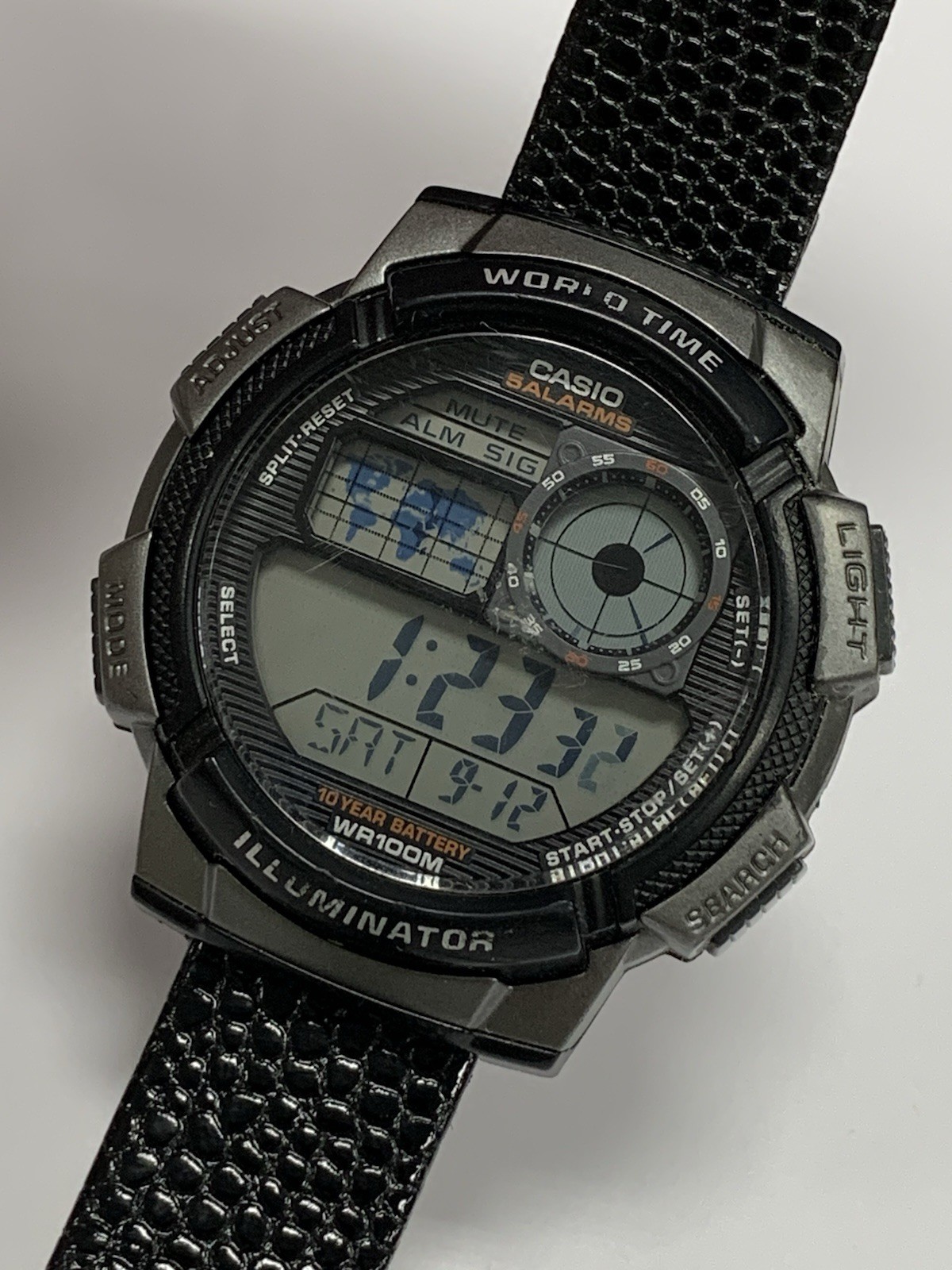 Vintage Men\'s Casio World Time 5 Alarms 100M Water Resist Quartz Watch AE-1000W