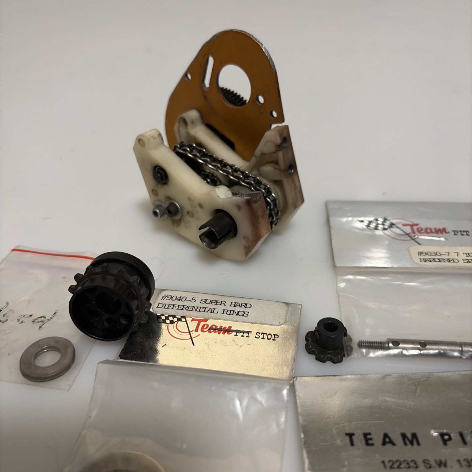 Team Associated RC10 Pit Stop Chain Transmission RC Car *RARE* (Damaged Mount) Team Associated RC10 Pit Stop Chain Transmission RC Car *RARE* (Damaged Mount)