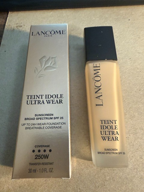 Lancome Teint Idole Ultra Wear Foundation SPF 25 250W NIB 30ml 1.0 oz Exp 06/27 Lancome Teint Idole Ultra Wear Foundation SPF 25 250W NIB 30ml 1.0 oz Exp 06/27