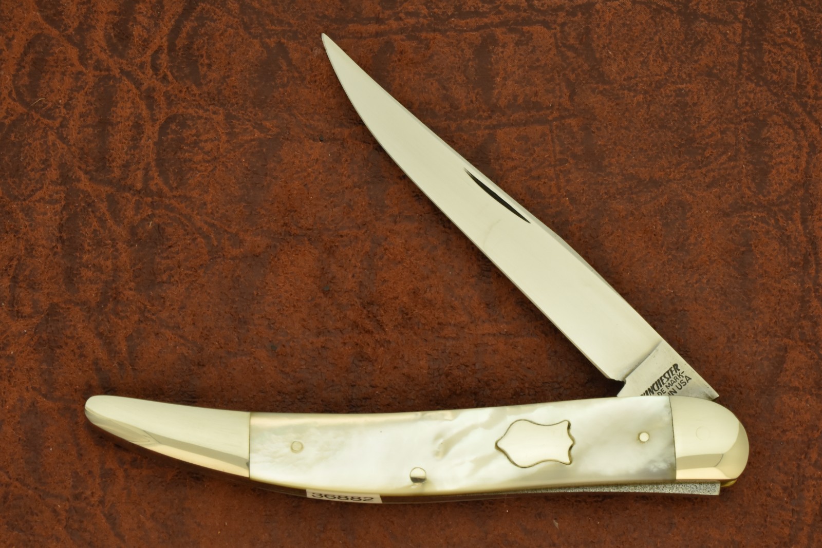 WINCHESTER TRADEMARK MADE IN USA AAA+ MOTHER OF PEARL MED TOOTHPICK KNIFE (36882