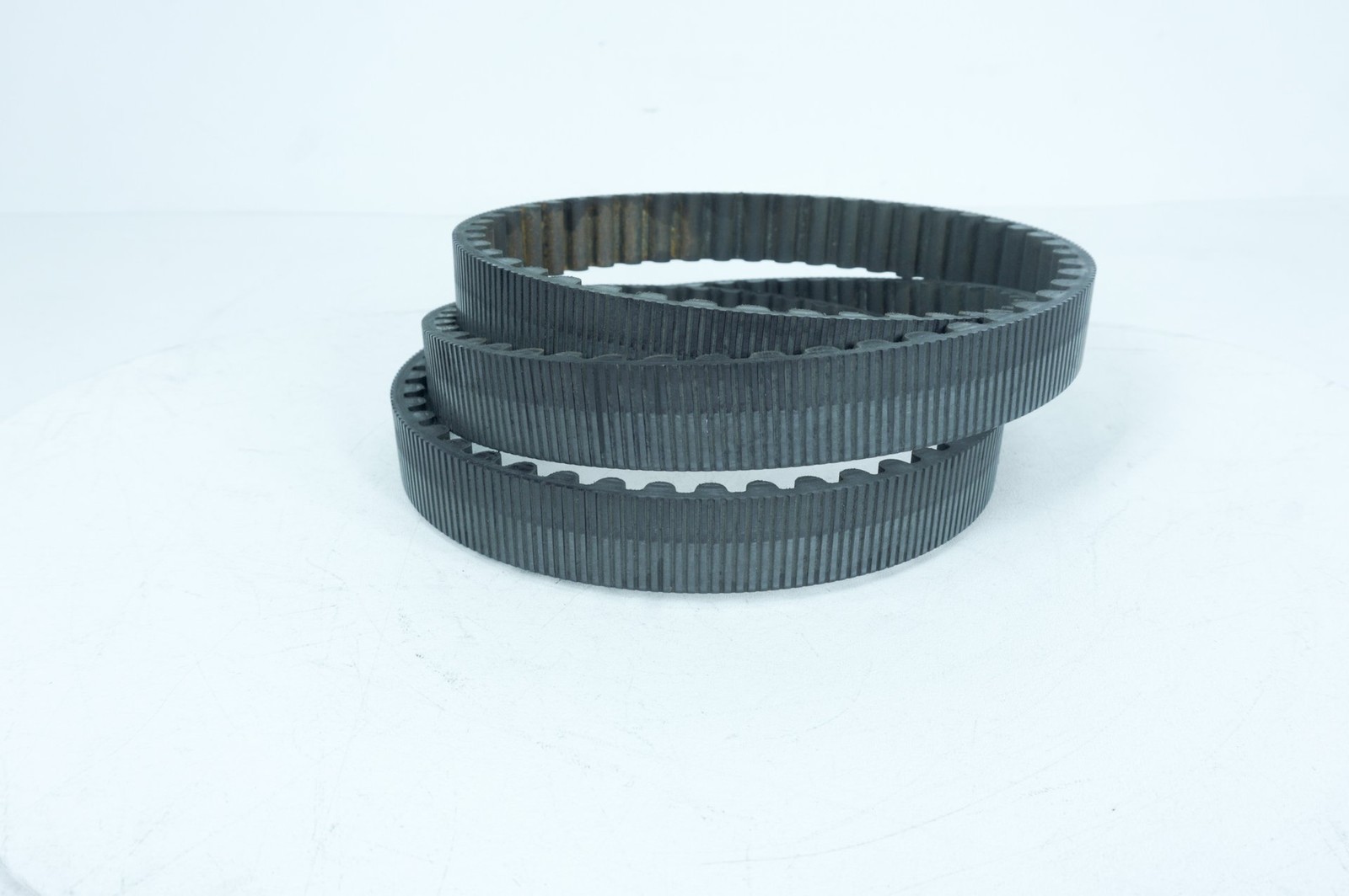 2001 Harley Softail FXSTB Night Train OEM Rear Drive Belt 40307-00B 135T 1-1/8