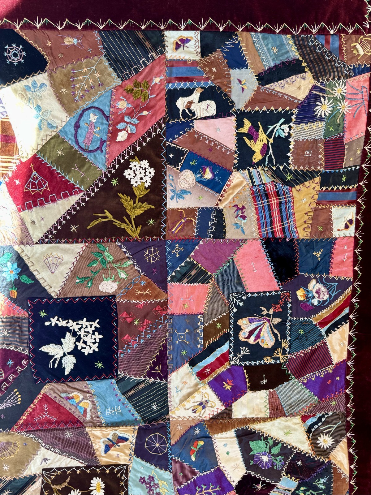 HAND-EMBROIDERED CRAZY QUILT 75x61\