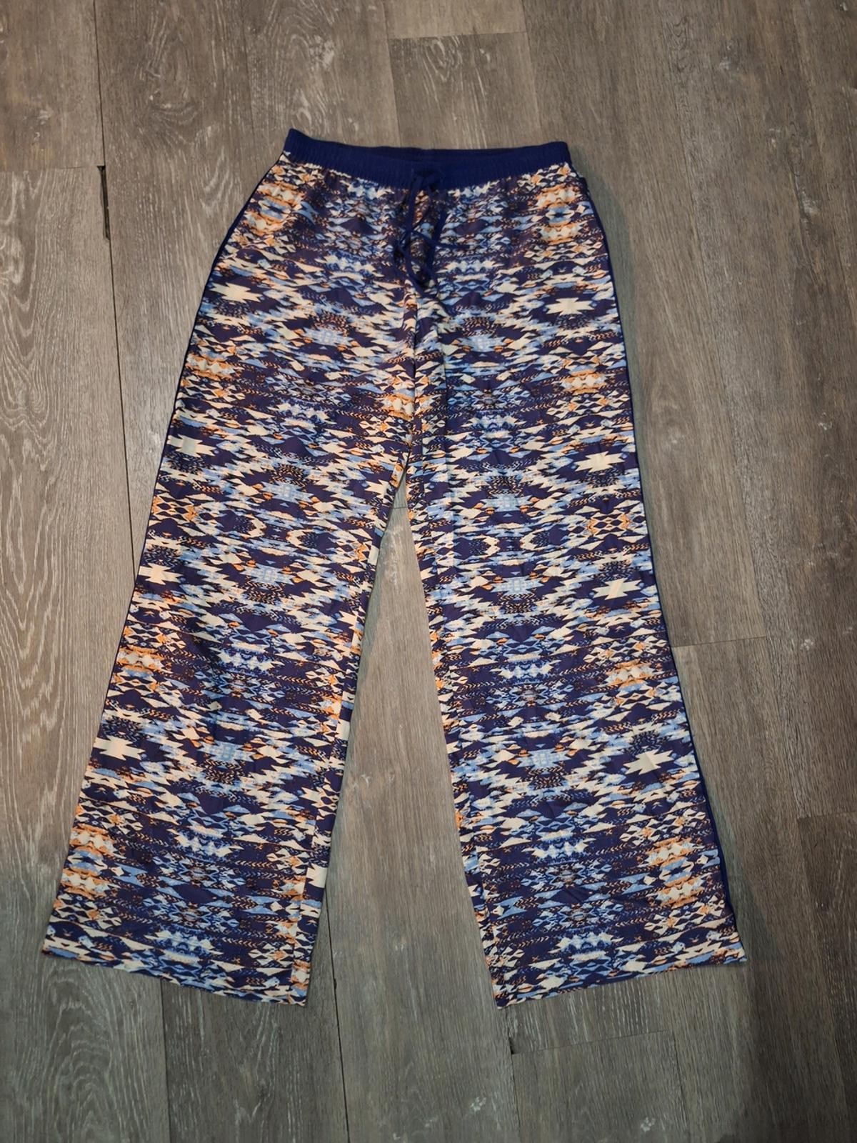 Parker NY 100% Silk Wide Leg Aztec Print Flowy Drape Vibrant Color Boho Pant Parker NY 100% Silk Wide Leg Aztec Print Flowy Drape Vibrant Color Boho Pant