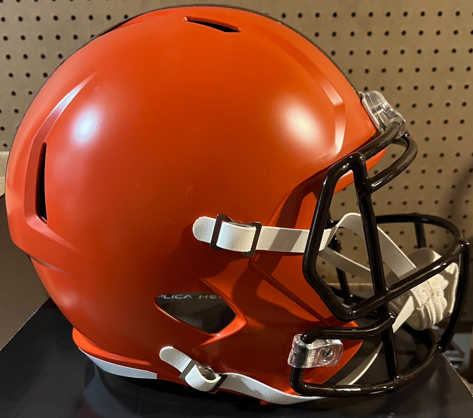 New Riddell Cleveland Browns Replica FS Full Size Helmet New Riddell Cleveland Browns Replica FS Full Size Helmet