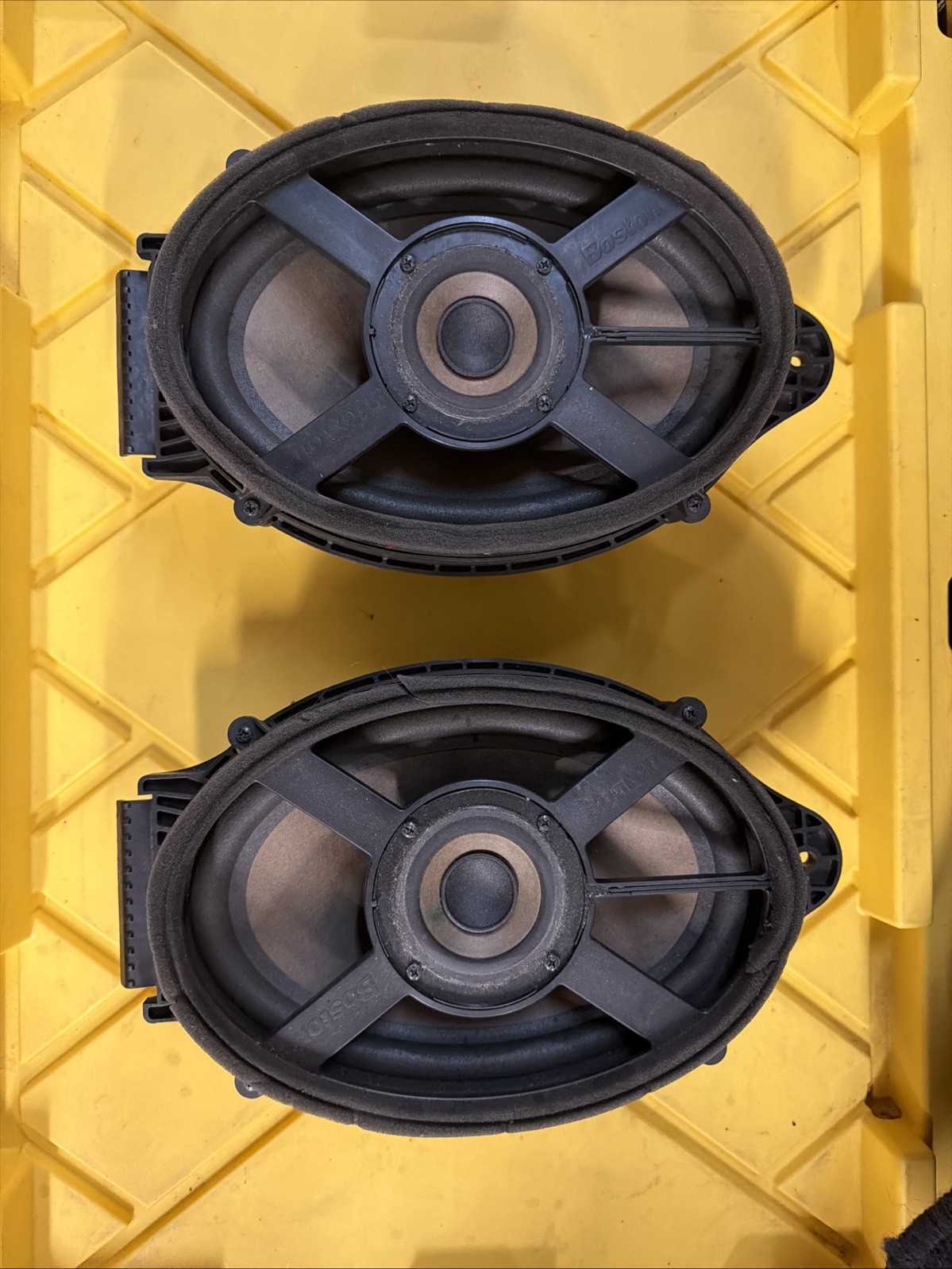 2011-2015 Chevrolet Camaro Rear Speaker Set OEM 2011-2015 Chevrolet Camaro Rear Speaker Set OEM