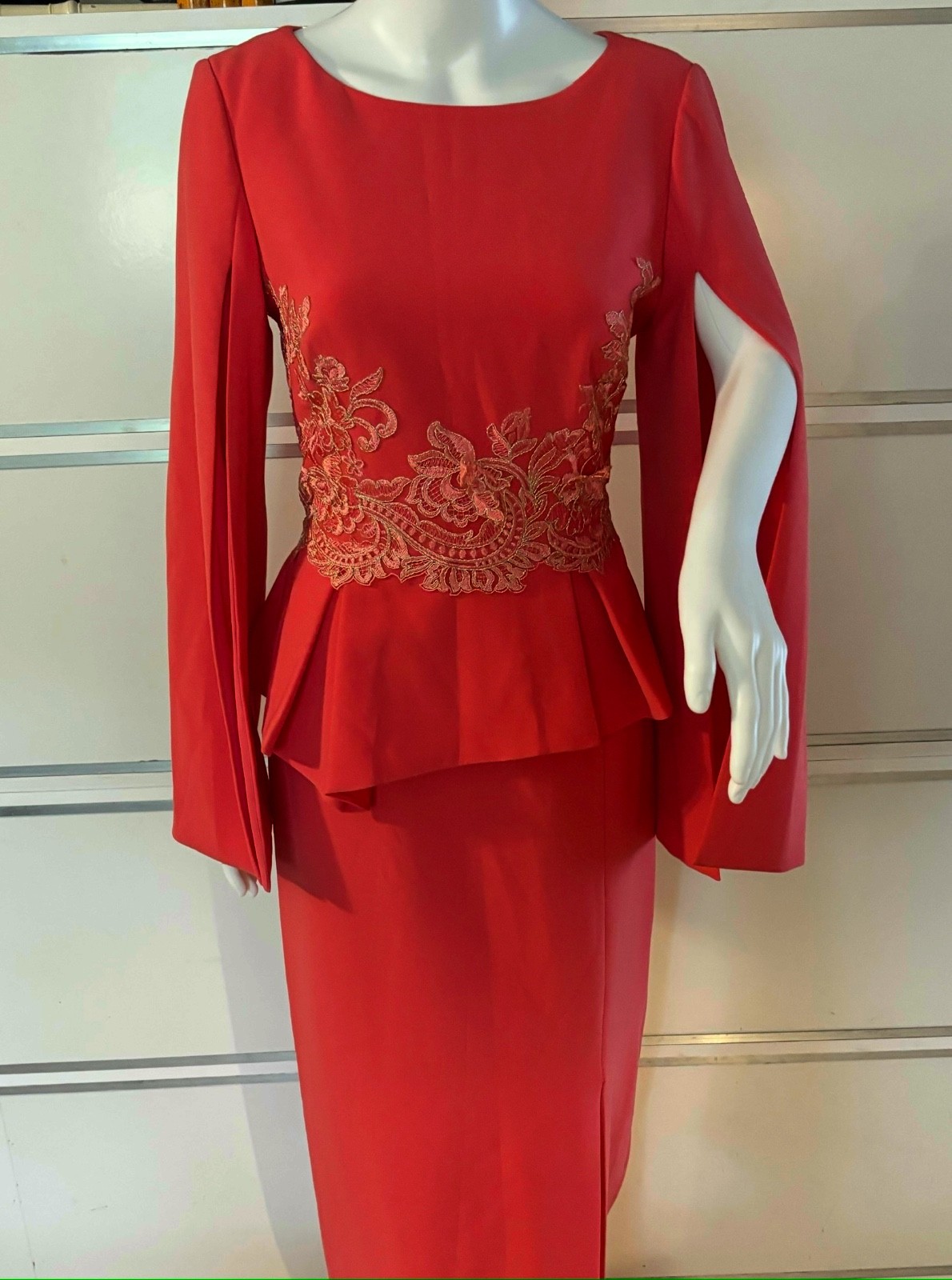 Theia Peplum Gown Bell Sleeves Embroidered Waist Coral Size 6 Back Zip with Slit Theia Peplum Gown Bell Sleeves Embroidered Waist Coral Size 6 Back Zip with Slit