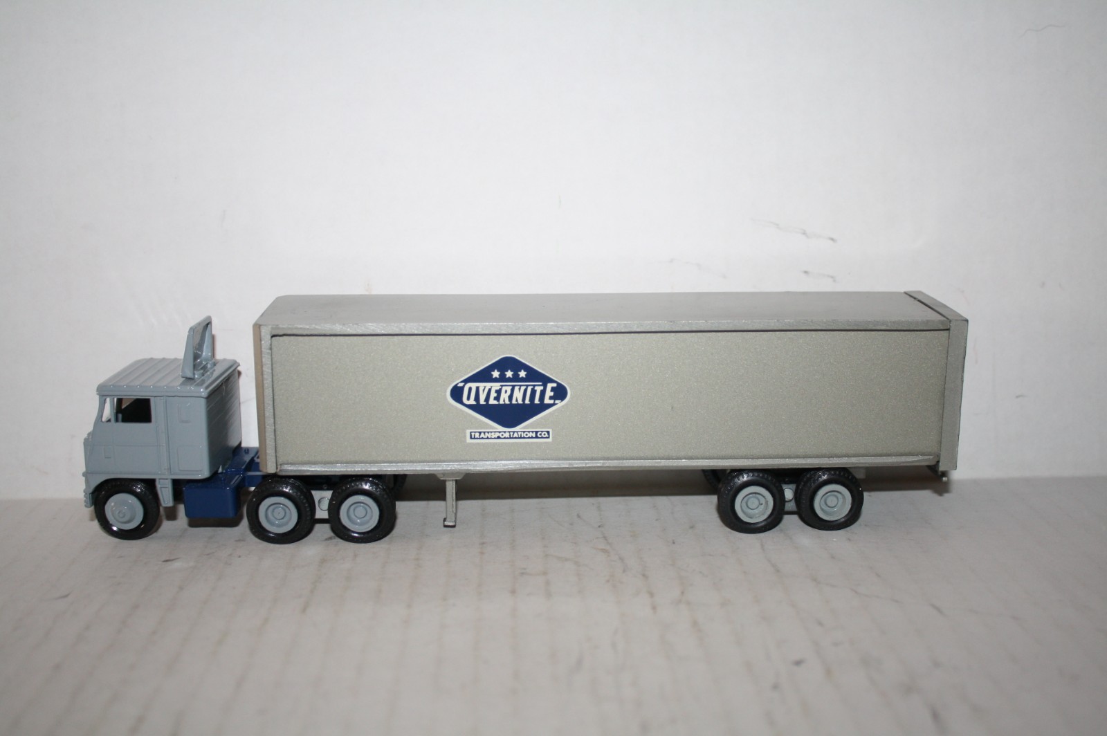 WHITE MOTOR CO. C.O.E. CAB & 0VERNITE TRAILER DIECAST-1/64-NICE-BOX-1979 WINROSS