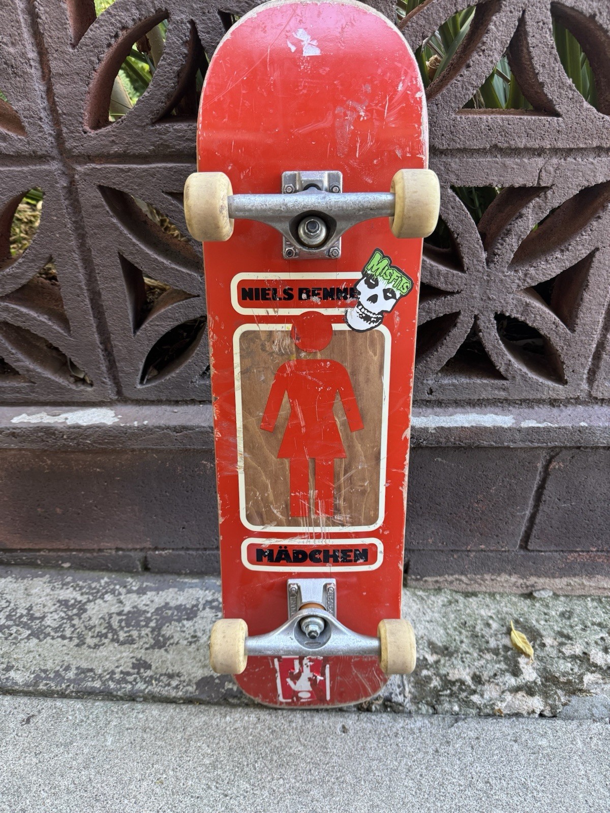 Girl Skateboards Complete 93 til logo Red Brown Niels Bennett Independent Trucks Girl Skateboards Complete 93 til logo Red Brown Niels Bennett Independent Trucks