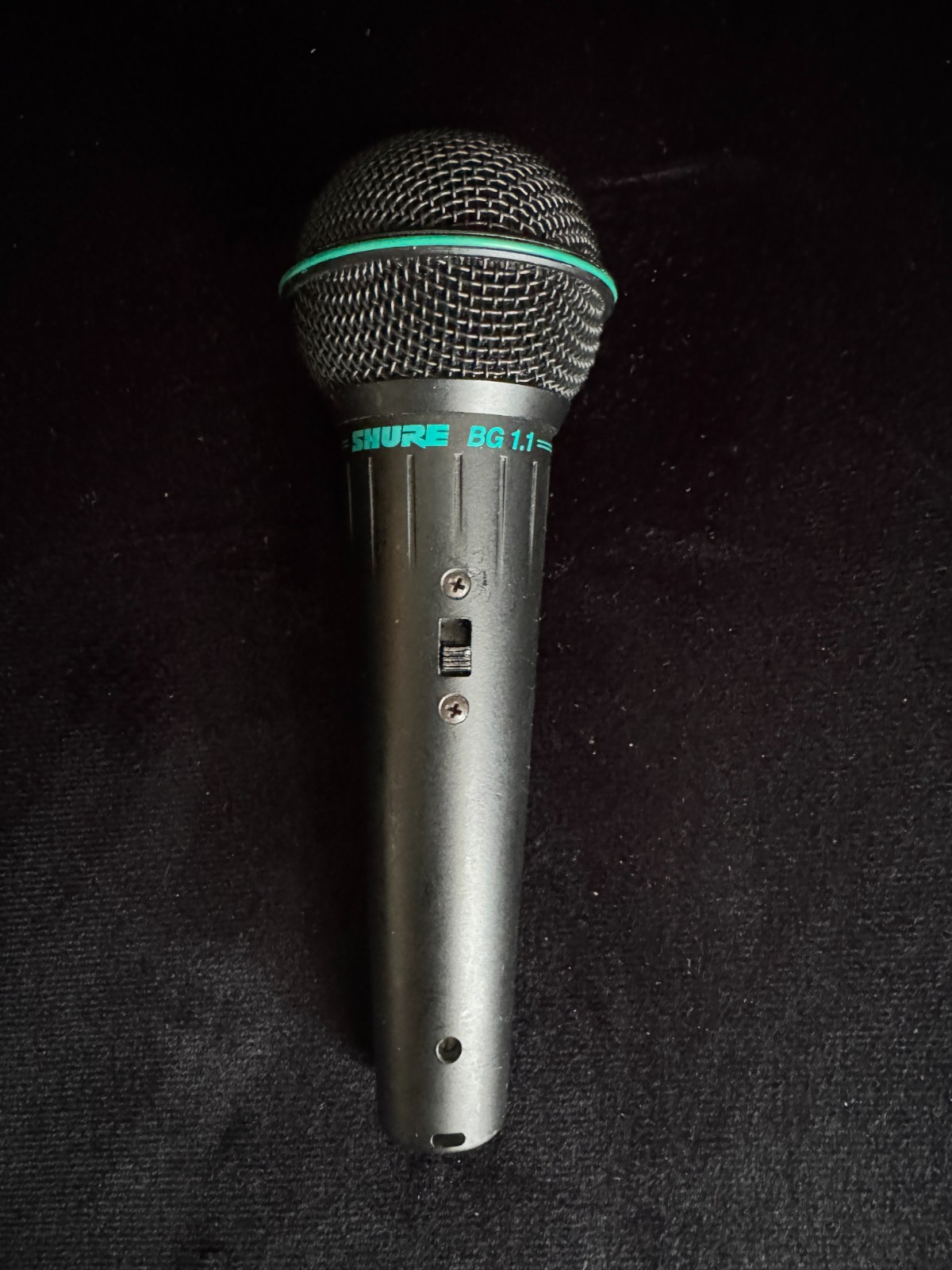 Shure BG 1.1 Cardioid Dynamic Microphone  - Working