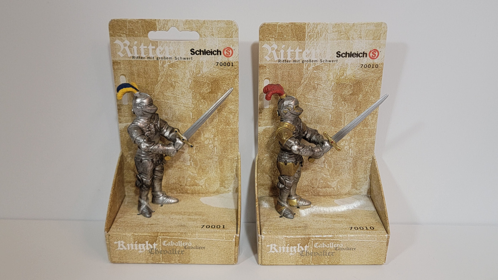 Schleich World of Knights BLUE & RED KNIGHT w SWORD 70001 & 70010 Foot Soldier